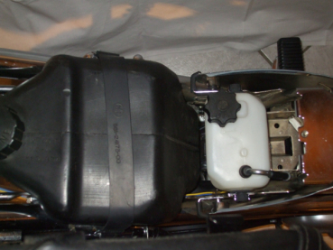 Preview: Yamaha Haltegummi für Kraftstofftank LB50 LB80 Chappy Original NEU